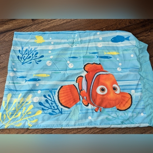 Disney EUC vintage Finding Nemo twin sheets Giant Nemo Plush shark cuddle throw - Picture 2 of 10